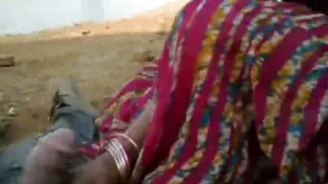 హనీ అని పిలువబడే లేత జుట్టు గల పాపాత్మకమైన కౌగర్ల్ తెలుగు సెక్స్ వీడియో తెలుగు సెక్స్ వీడియో రెండు డిక్‌లను పీల్చడానికి ఆసక్తిగా ఉంది